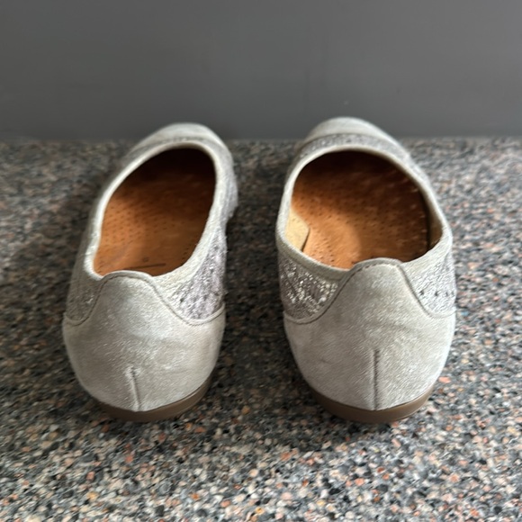Gabor Elegant Women's Silver Ballet Flats size 7.5 - Picture 3 of 10